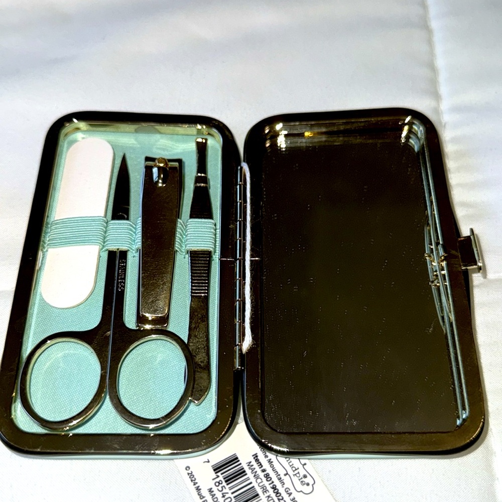 Mud Pie -Manicure Kit includes 4 essential tools in a mirrored case